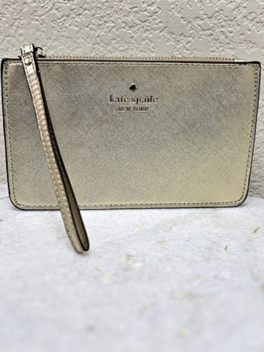 Kate Spade New York Cedar Street Slim Bee Wristlet Metallic Gold 7x4